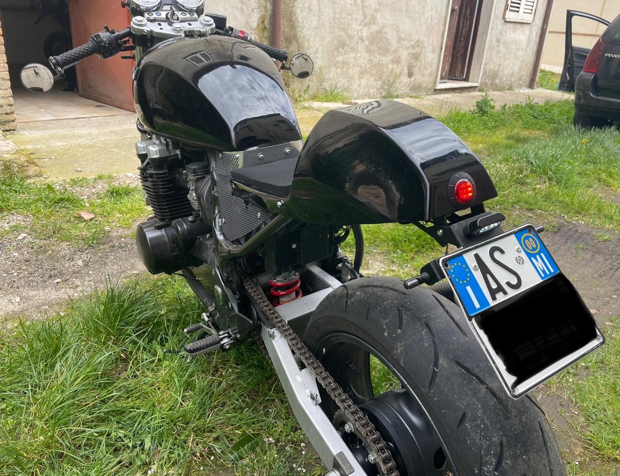 Kawasaki zr7 cafe racer