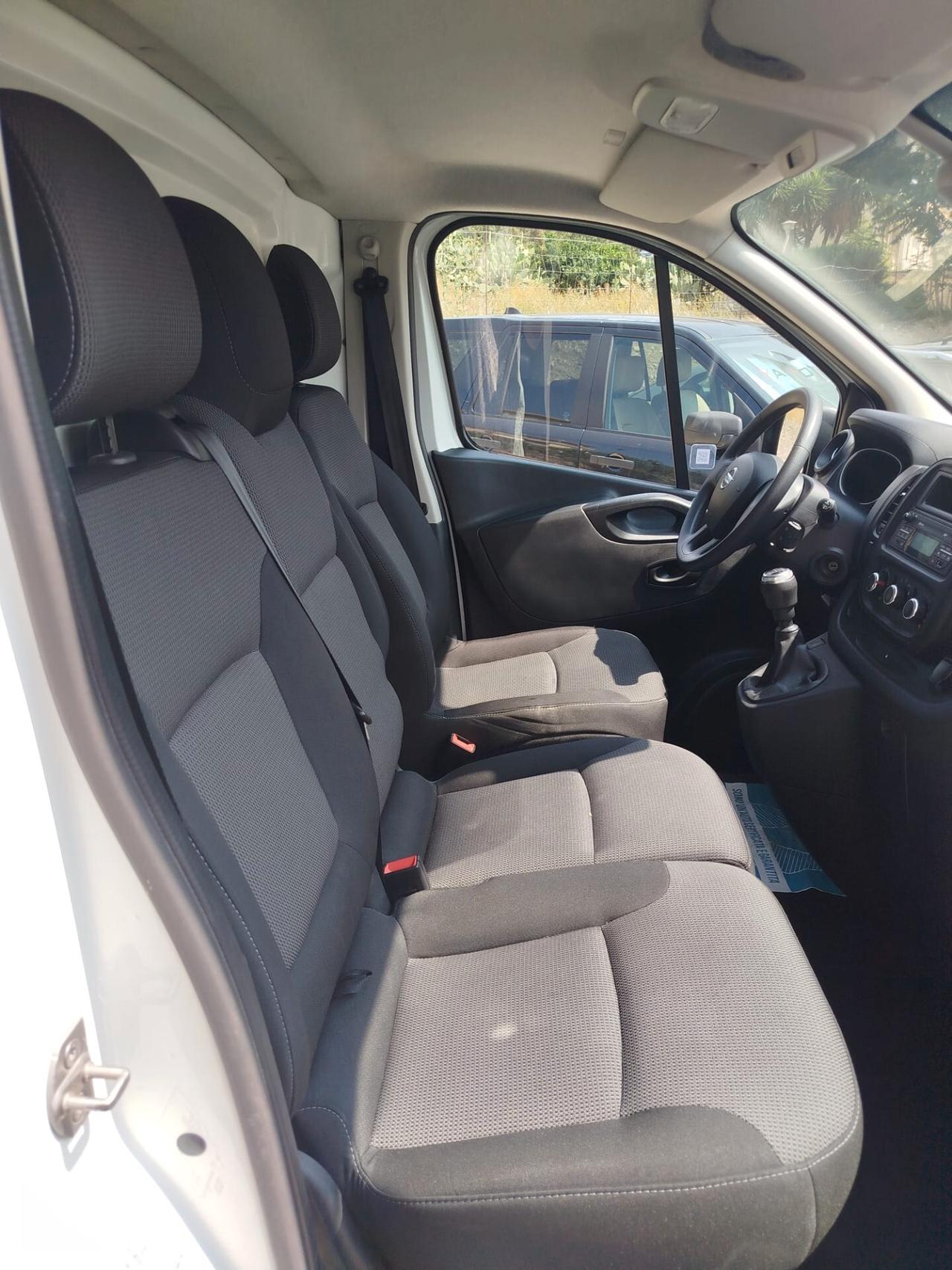 Nissan NV300 Nissan NV300 27 2.0 dCi 120CV PC-TN Van