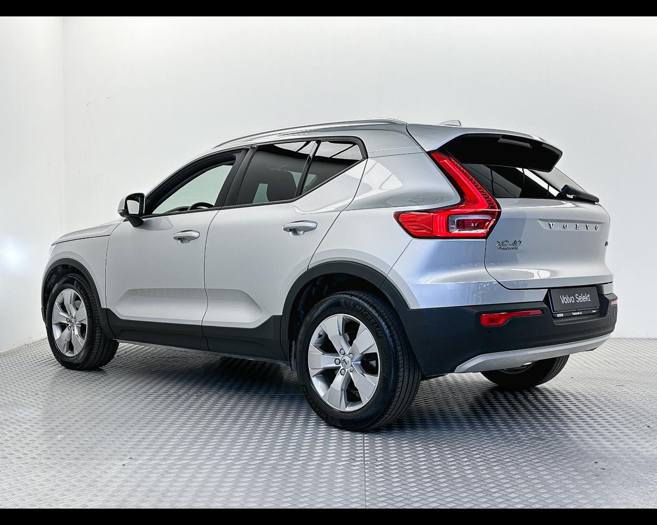 VOLVO XC40 (2017-->) - XC40 D3 AWD Geartronic Momentum