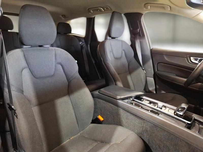 VOLVO XC60 B4 D AWD AUTOMATICO MOMENTUM PRO MY22 5 PORTE SUV