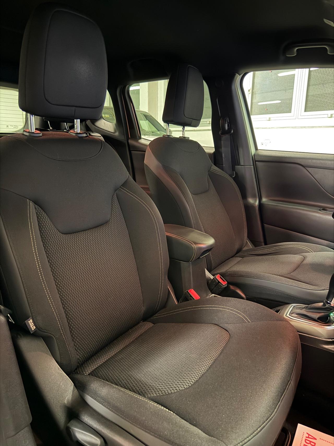 Jeep Renegade 1.6 Mjt DDCT 120 CV Sport