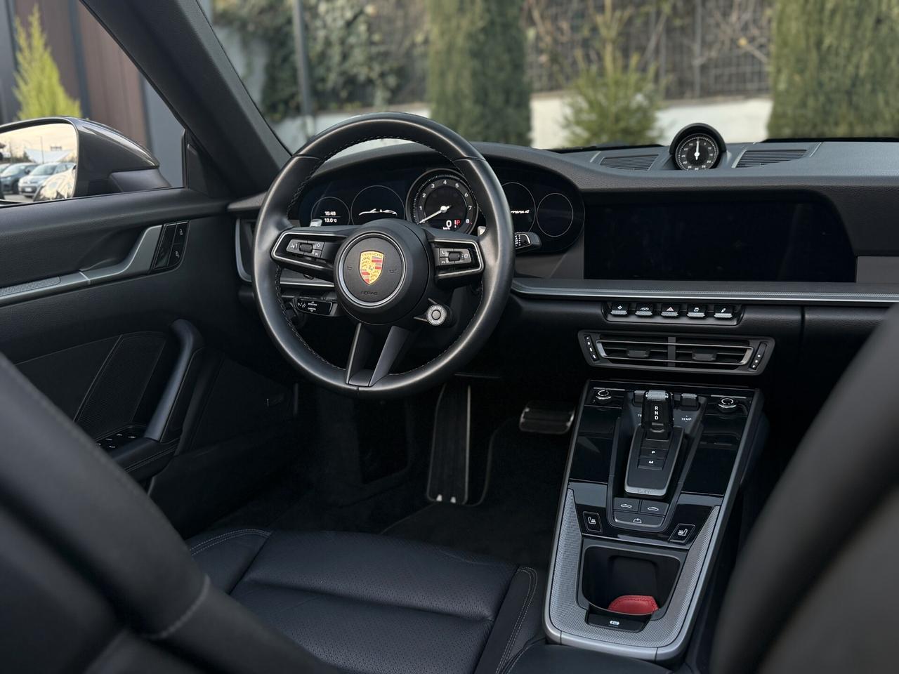 Porsche 911 992 Carrera 4 Cabrio auto