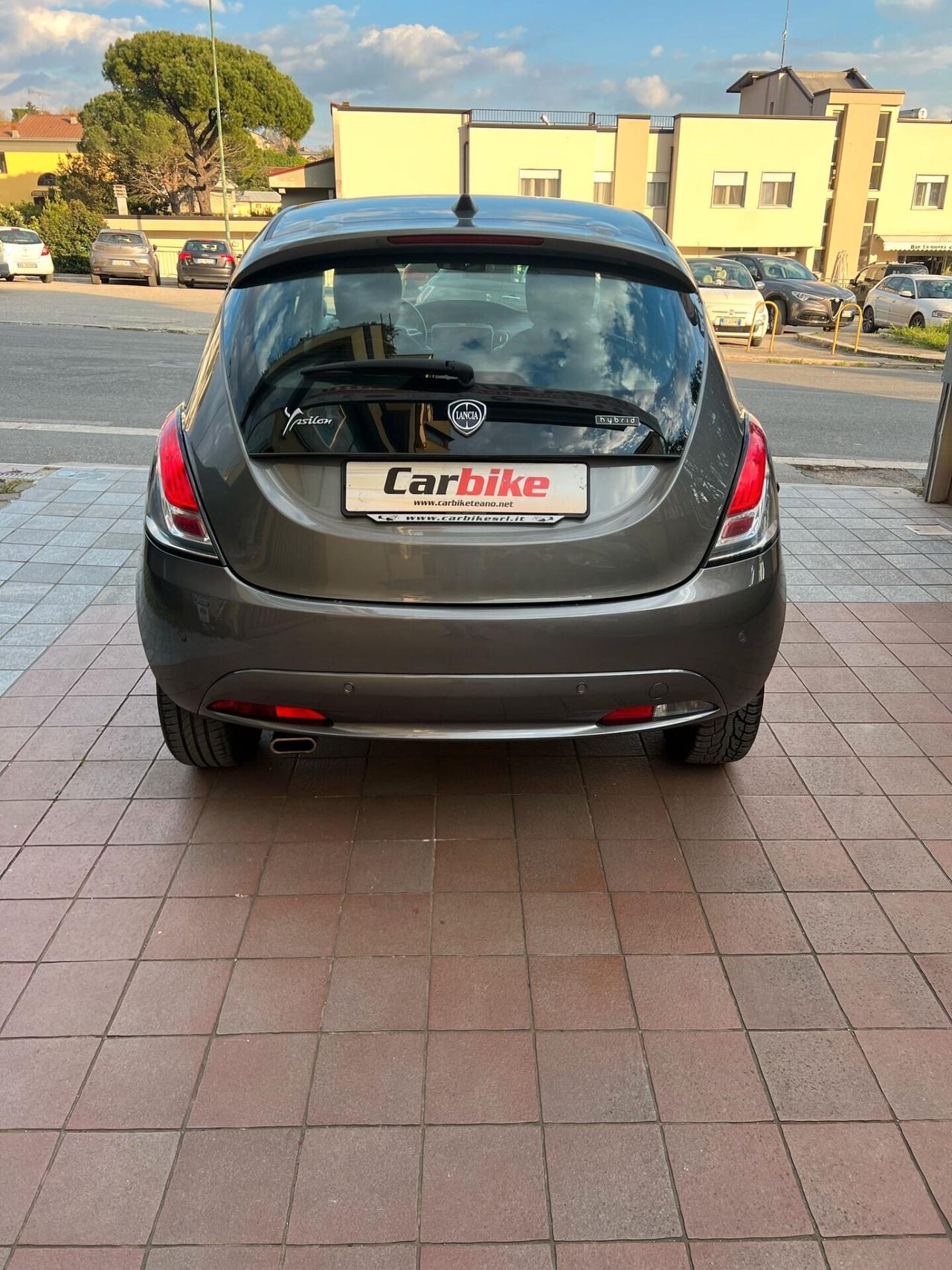 Lancia Ypsilon 1.0 FireFly 5 porte S&S Hybrid Ecochic Silver