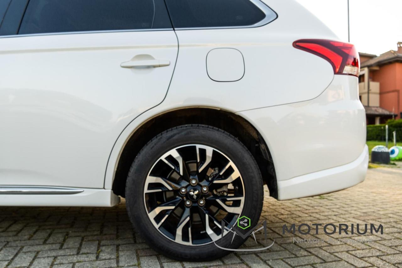Mitsubishi Outlander 2.0 4WD PHEV Instyle 2018 - PLUG-IN HYBRID