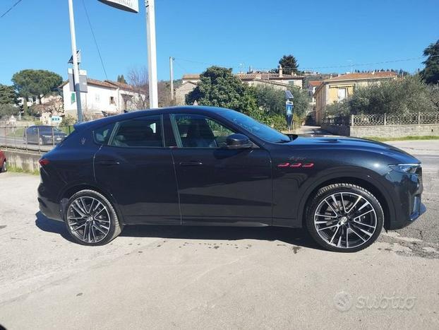 Maserati Levante V8 580 CV AWD Trofeo MY 22