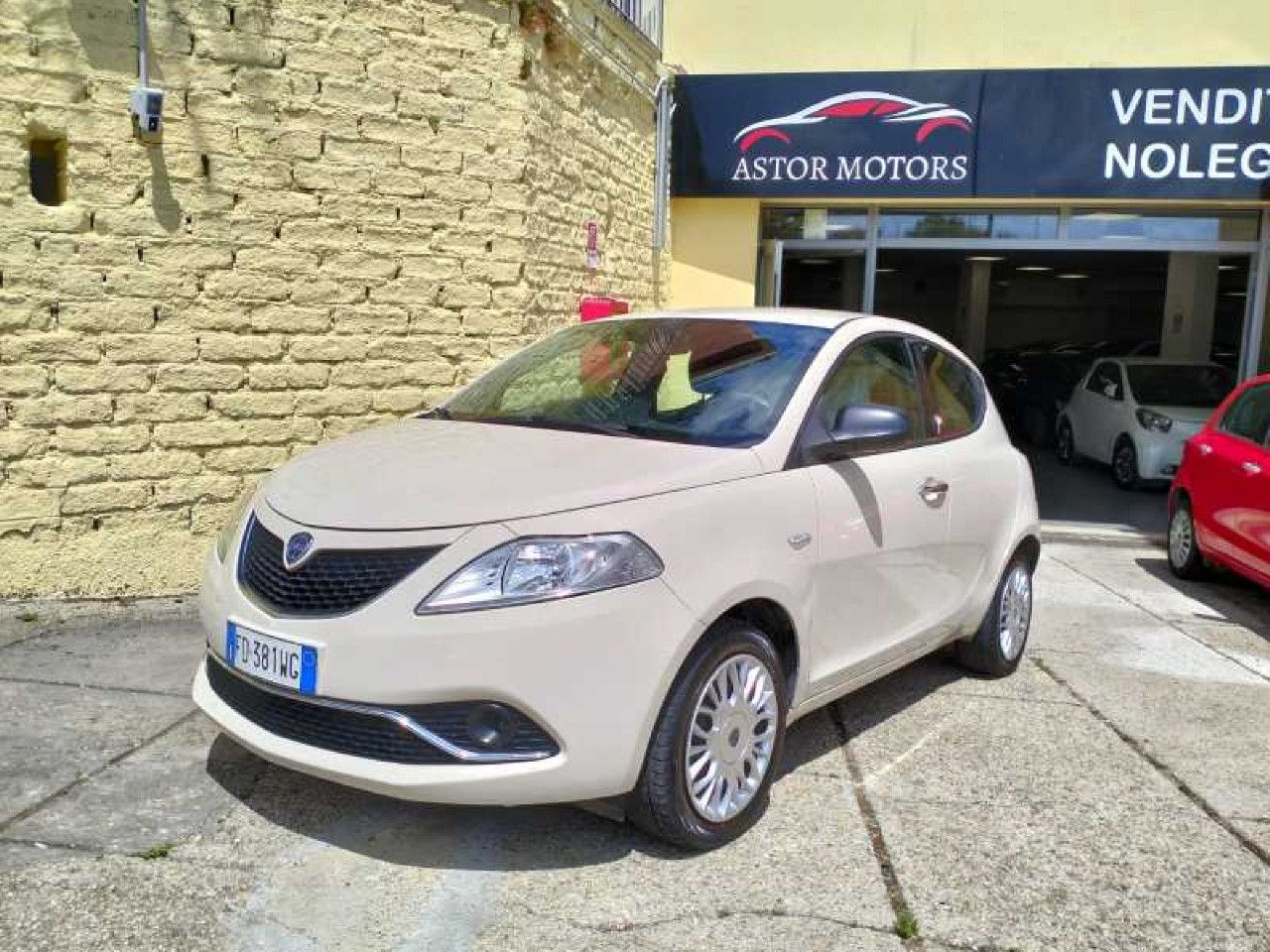 Lancia Ypsilon 1.2 Silver 69cv Tagliando / Distrib. Nuovi