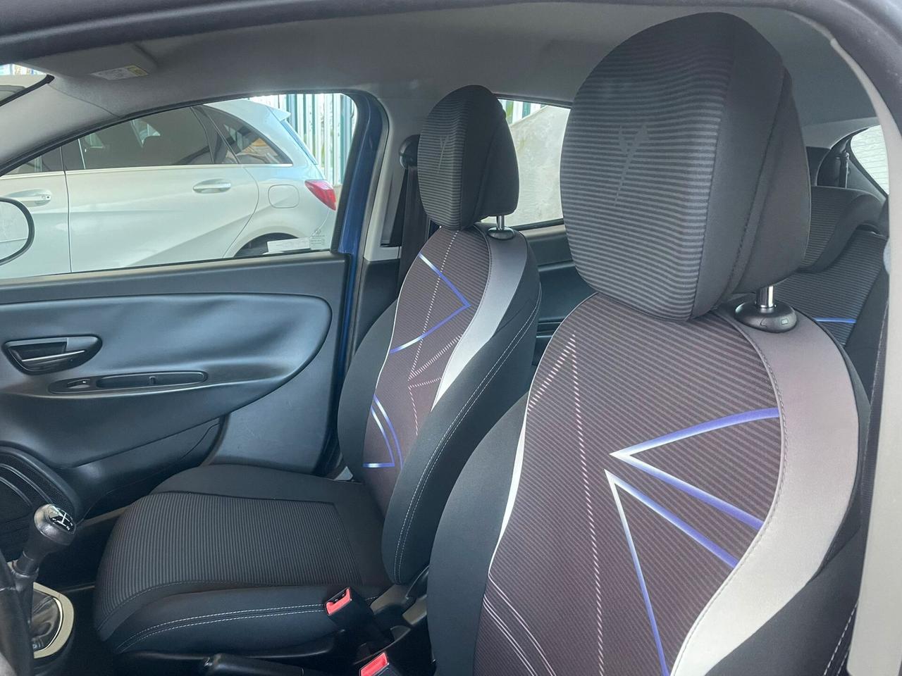 Lancia Ypsilon 1.3 MJT 16V 95 CV 5 porte