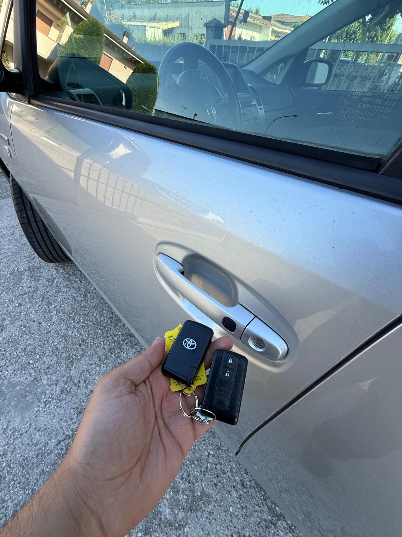 Toyota Prius 1.5 HYBRID 5P. POCHI KM 2008 NEOPAT