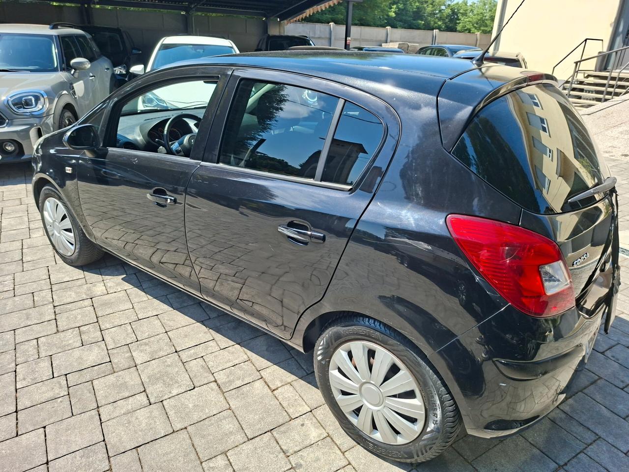Opel Corsa 1.2 5 porte Club NEOPATENTATI