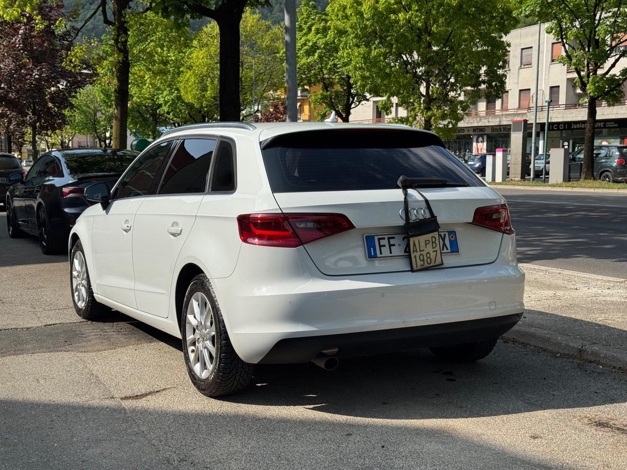 Audi A3 SPB 1.6 TDI Sport - SENSORI PER IL PARCHEGGIO - VETRI OSCURATI