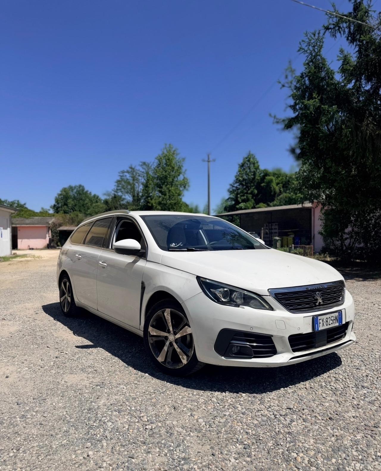 Peugeot 308 BlueHDi 130 S&S SW Allure