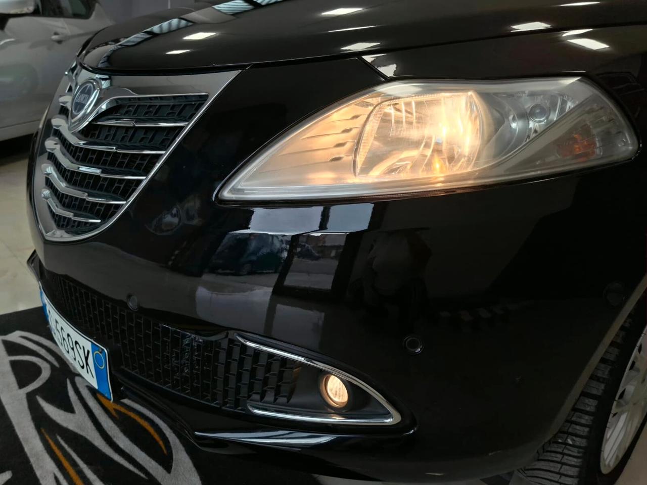 Lancia Ypsilon 0.9 t.air 85cv Platinum 2011