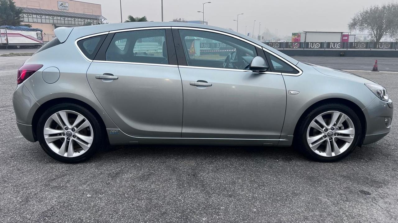 Opel Astra 1.6 Turbo 180CV 5 porte Cosmo S