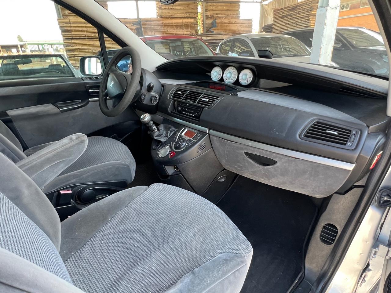 Peugeot 807 2.0 HDi FAP SR