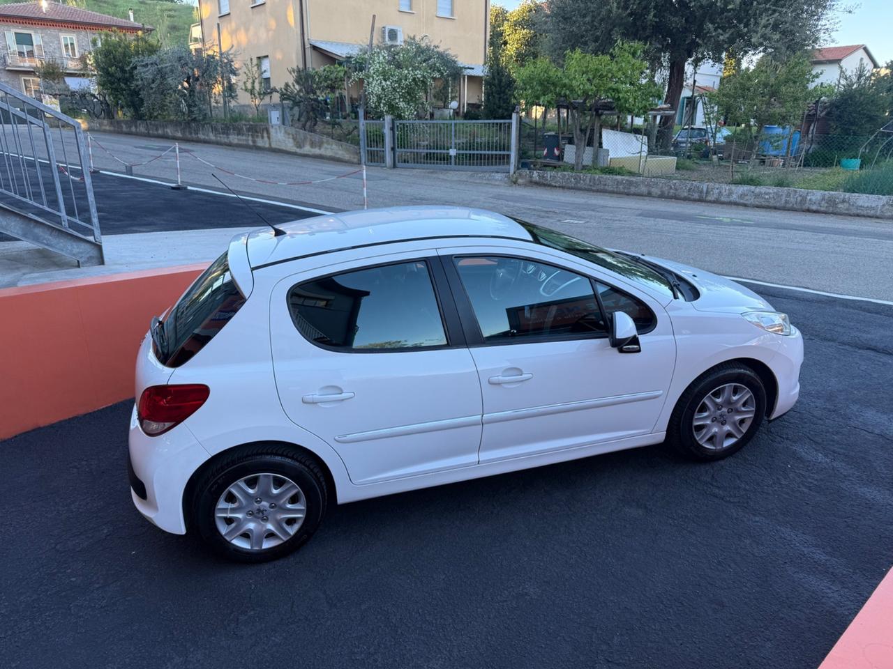 Peugeot 207 Plus 1.4 8V 75CV 5p. ECO GPL