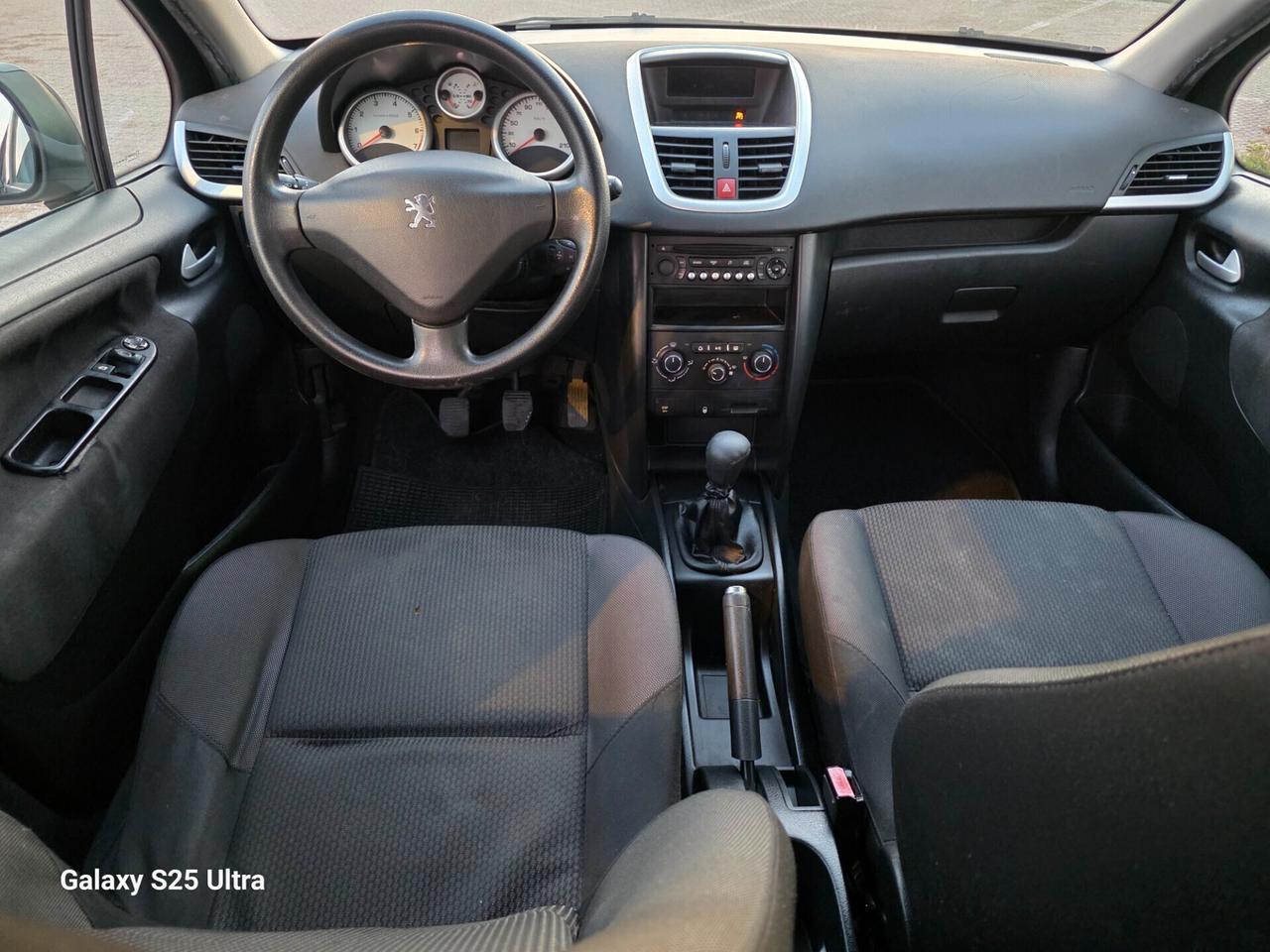 Peugeot 207 1.4 8V 75CV 3p. ONE Line