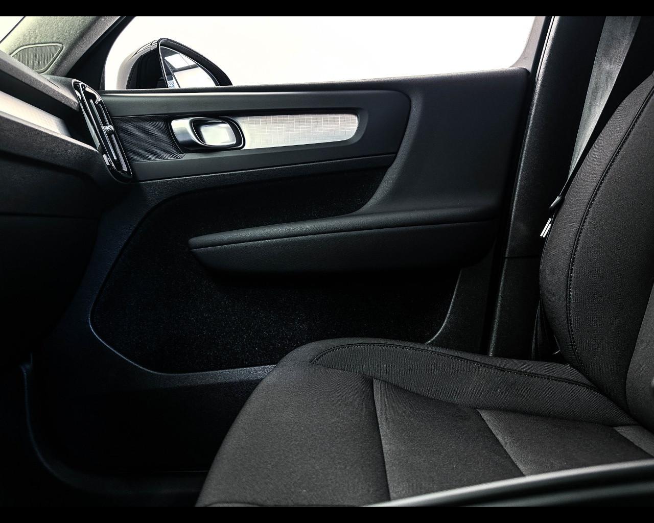 VOLVO - XC40 T3 Momentum Pro