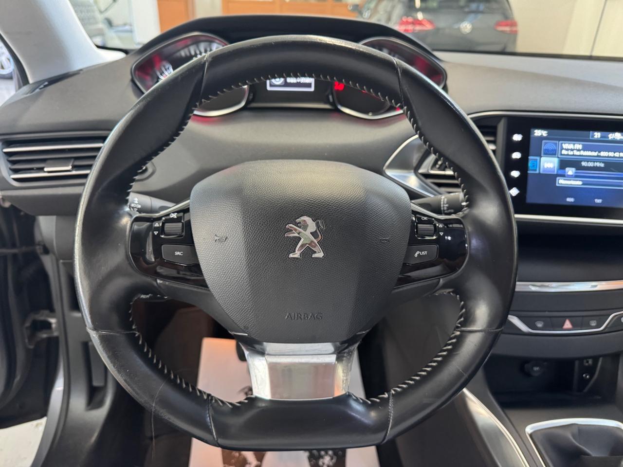 Peugeot 208 1.4 HDi 68 CV 5 porte Allure