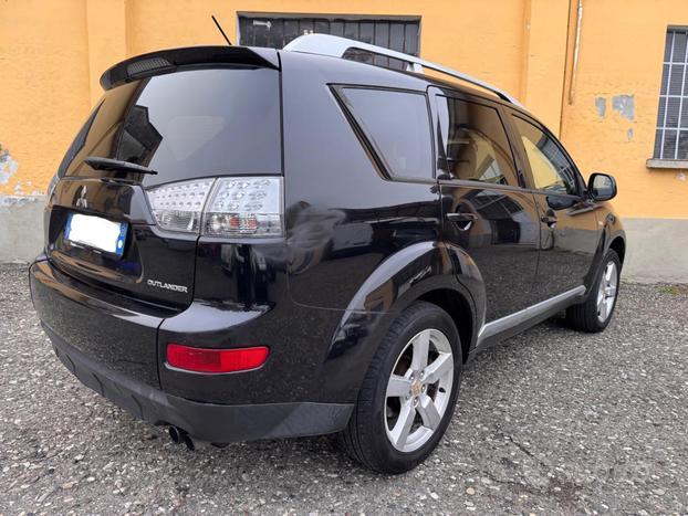 MITSUBISHI Outlander 7 posti 2.0 DI-D Intense DP