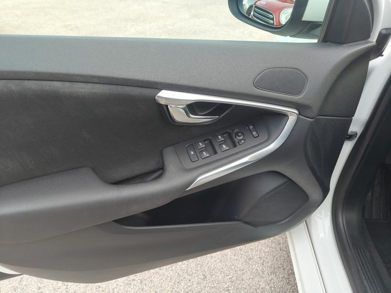 Volvo V40 D2 1.6d summum