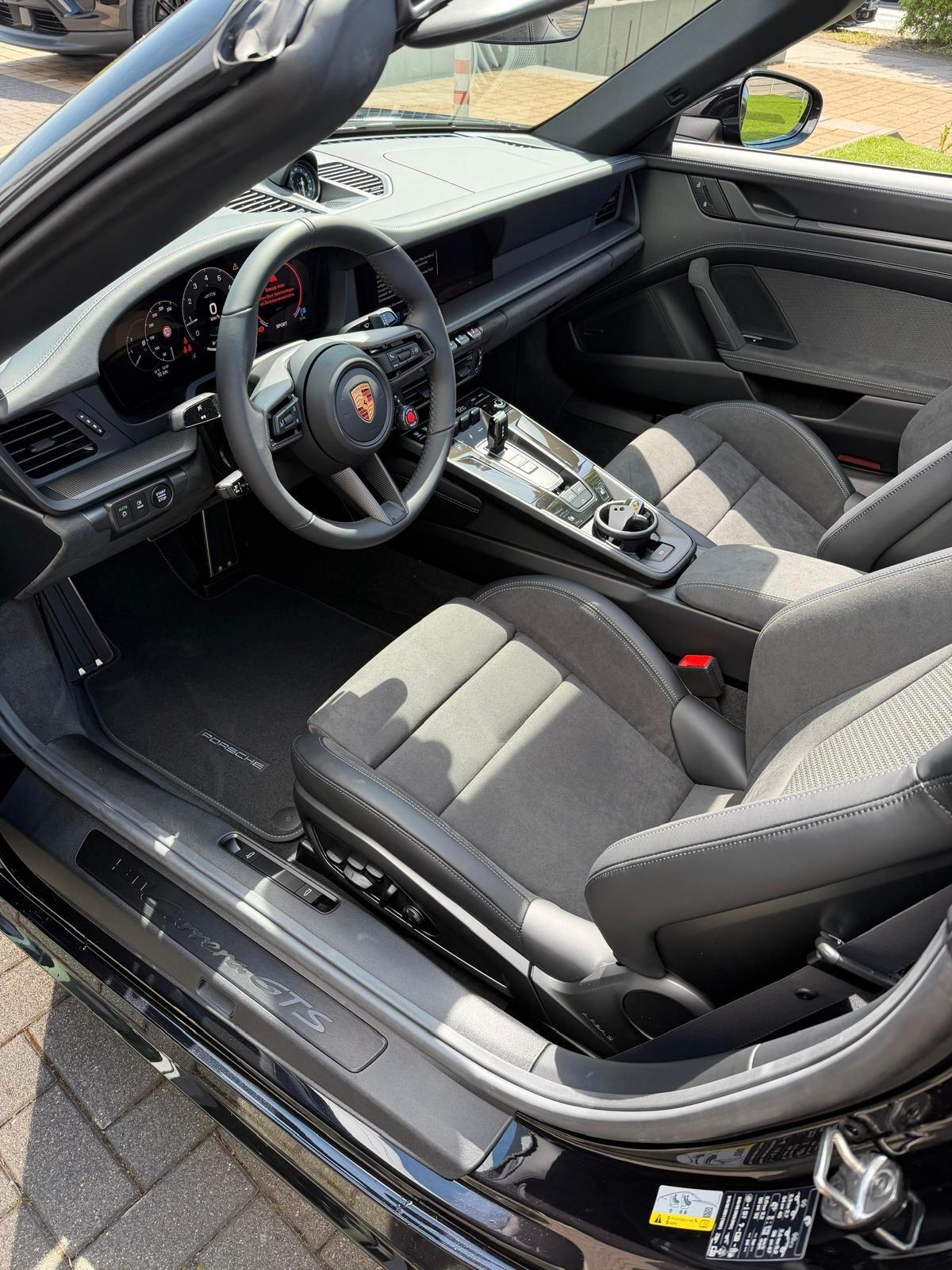 Porsche 911 Carrera GTS Cabrio