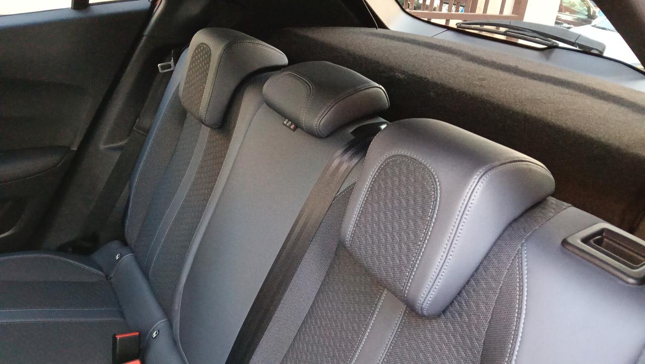 PEUGEOT 2008 1.2 BENZ-RETROC-NAVI