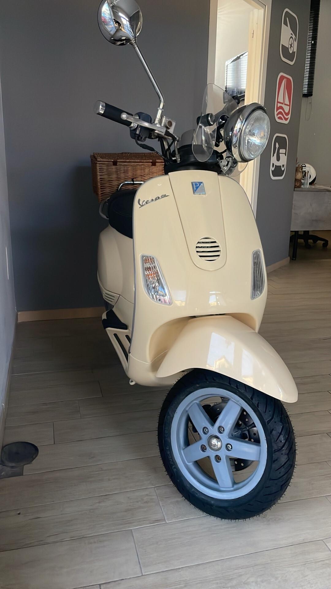 Piaggio Vespa 125 LXV