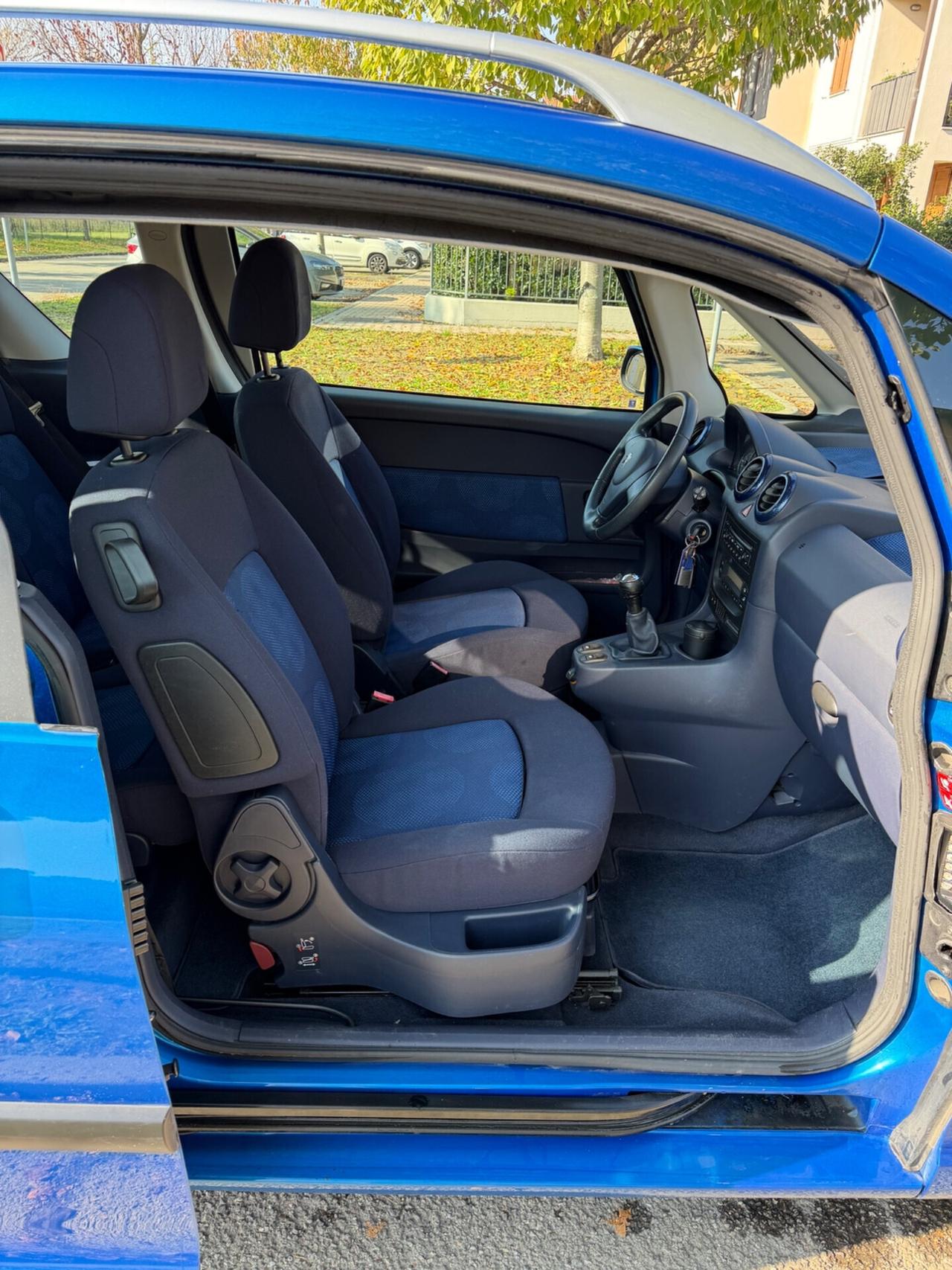 Peugeot 1007 1.4 Happy