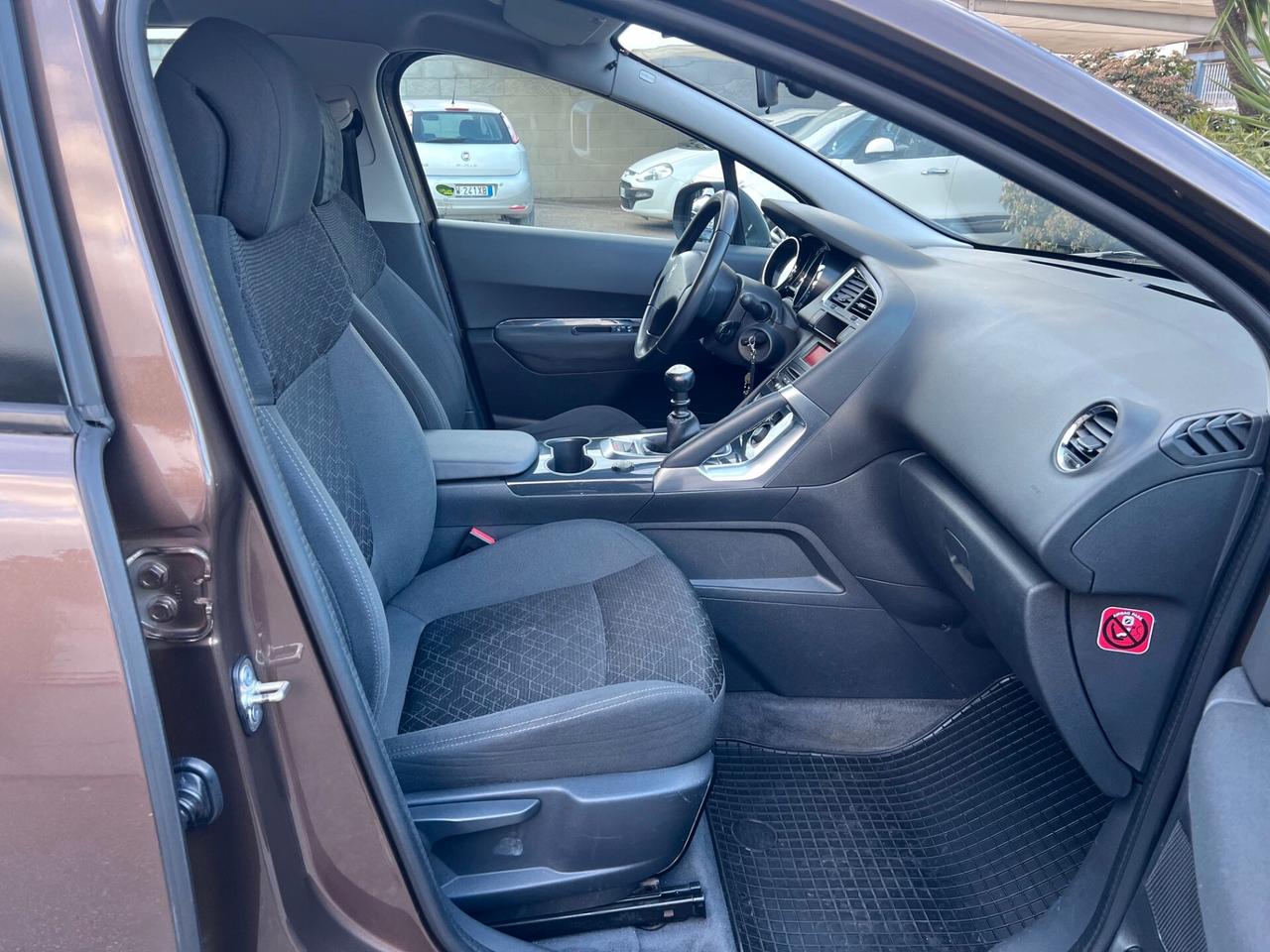 Peugeot 3008 1.6 hdi 8v Business 115cv fap PDC/CLIMA/TEL. PERF.