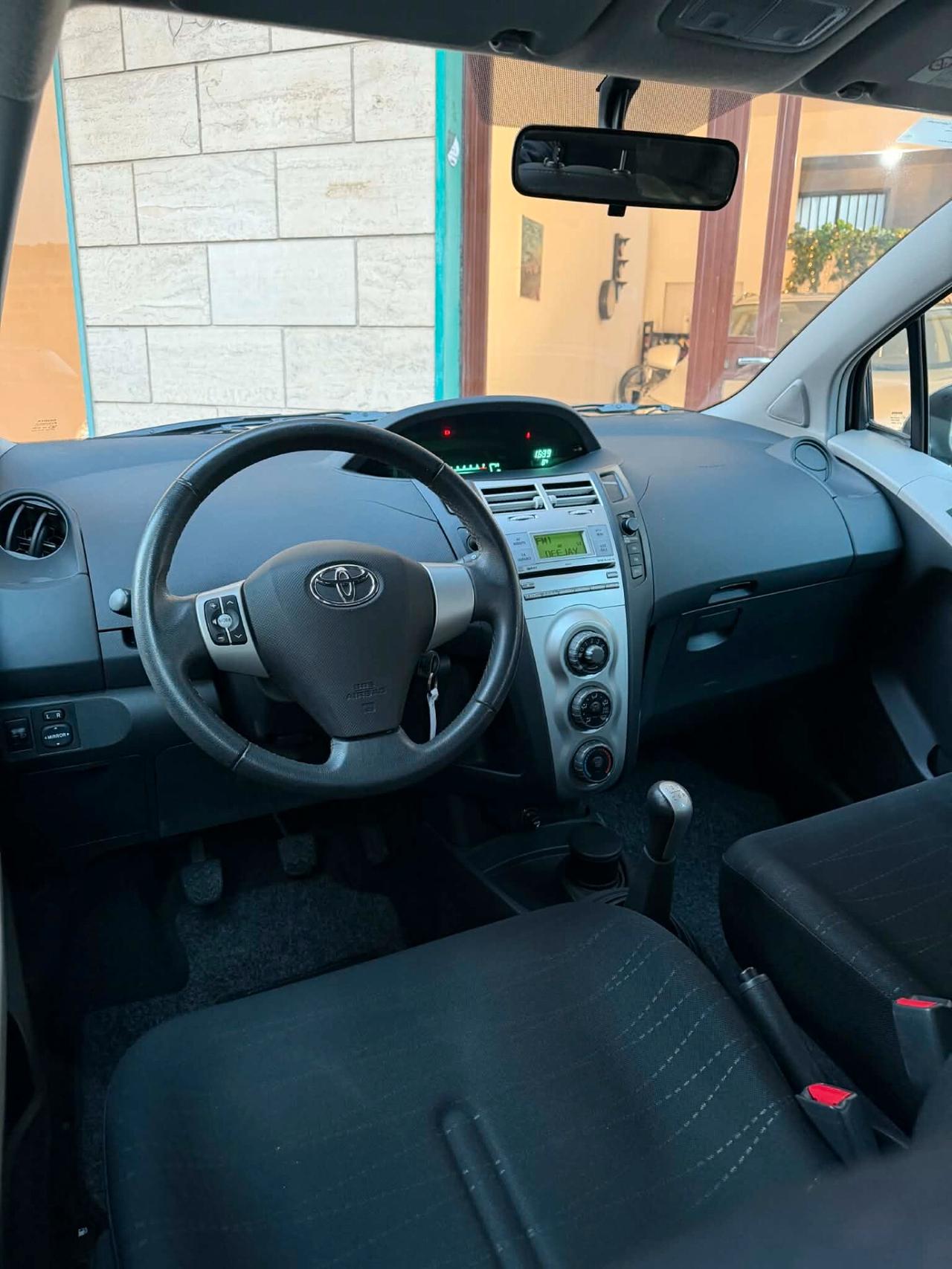 Toyota Yaris 1.0 5 porte