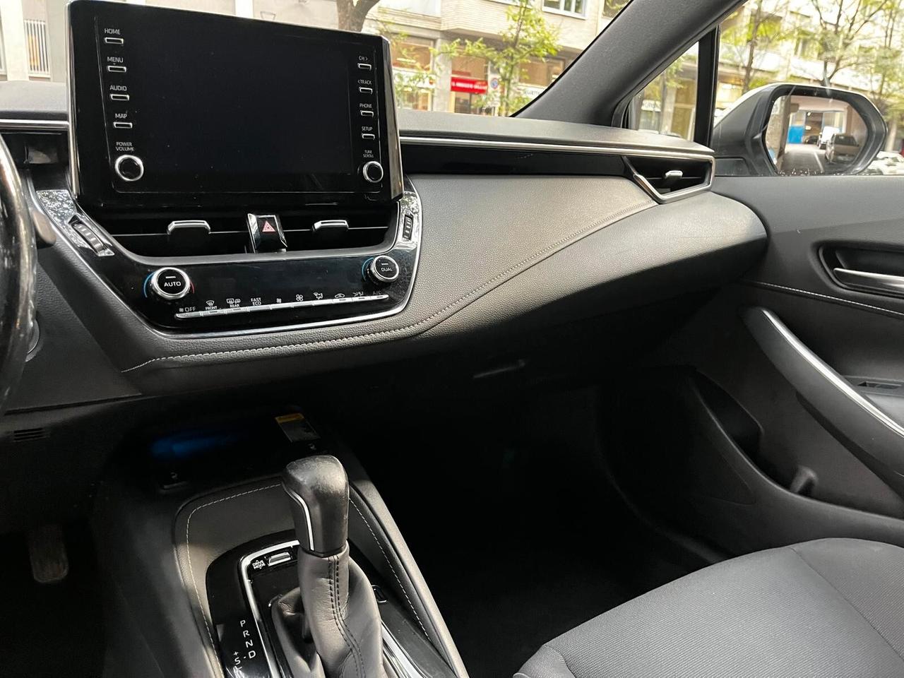 Toyota Corolla Touring Sports 2.0 Hybrid Business