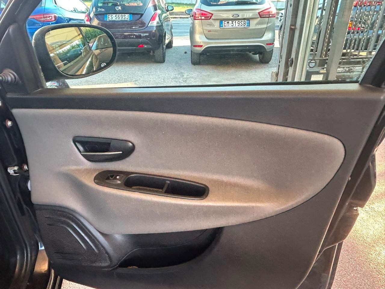 Lancia Ypsilon 1.2 69 CV 5 porte GPL Ecochic Silver