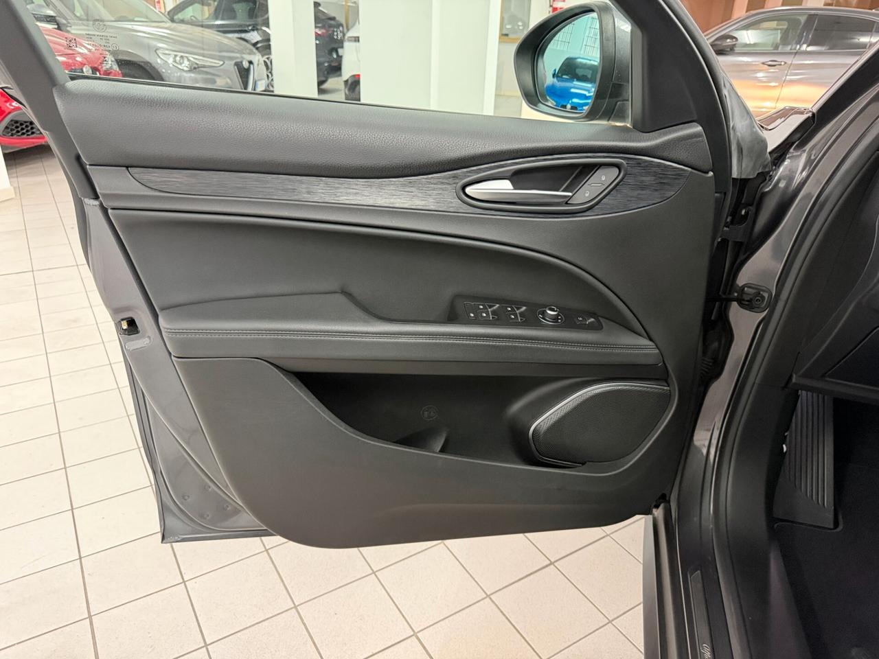 Alfa Romeo Stelvio 2.2 TD 160 CV SUPER BUSINESS NAVI RETROCAMERA SENSORI ANTERIORI E POSTERIORI PERFETTA UNIPRO'