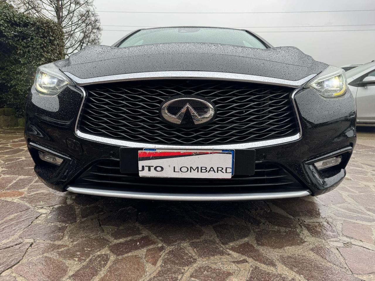 Infiniti Q30 1.5 diesel Premium Tech Gallery White neopatentati