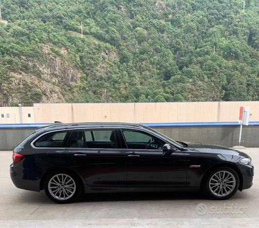 BMW 530 d xDrive Touring Luxury TETTO PANORAMIC