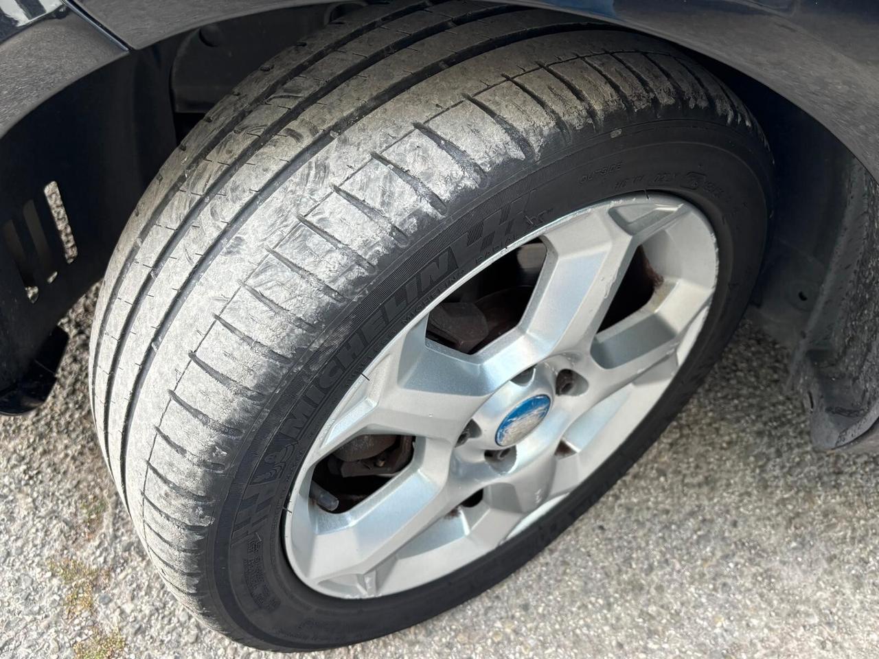 Ford Fiesta 1.4 5 porte GPL Titanium OK Neopatentati