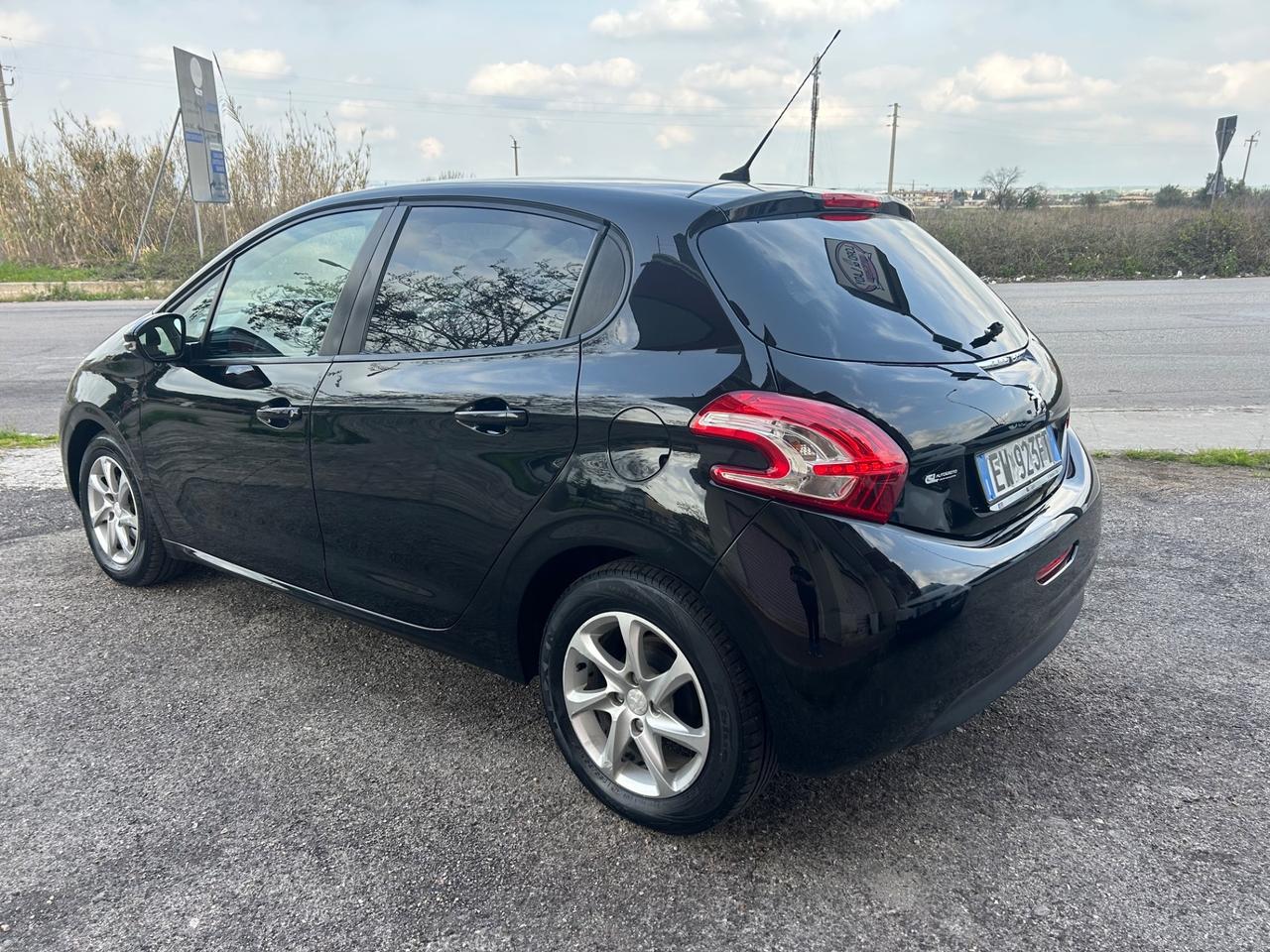 Peugeot 208 1.4 HDi 68 CV 3 porte Allure
