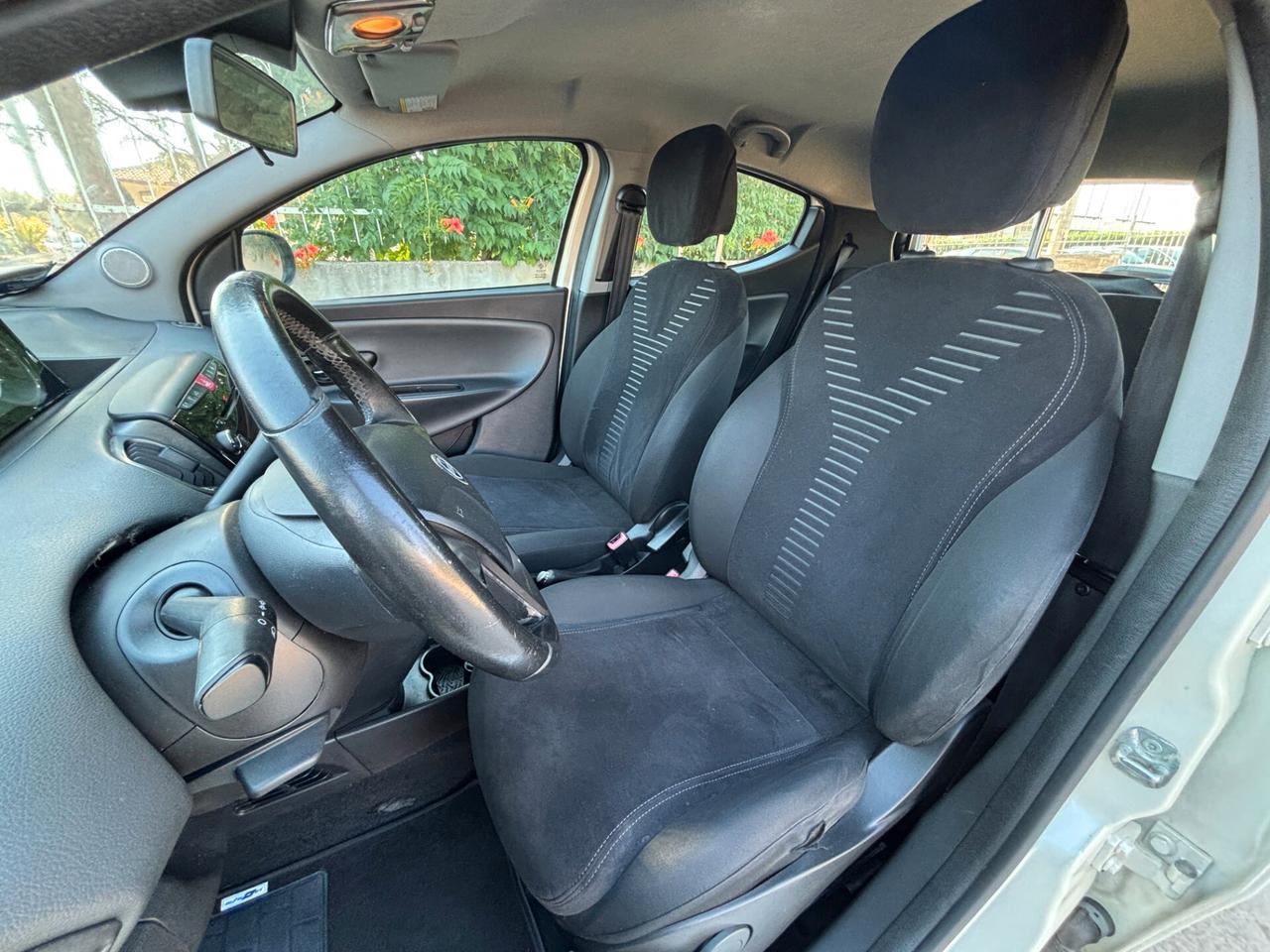 Lancia Ypsilon 1.2 69 CV 5 porte S&S Silver - 2011