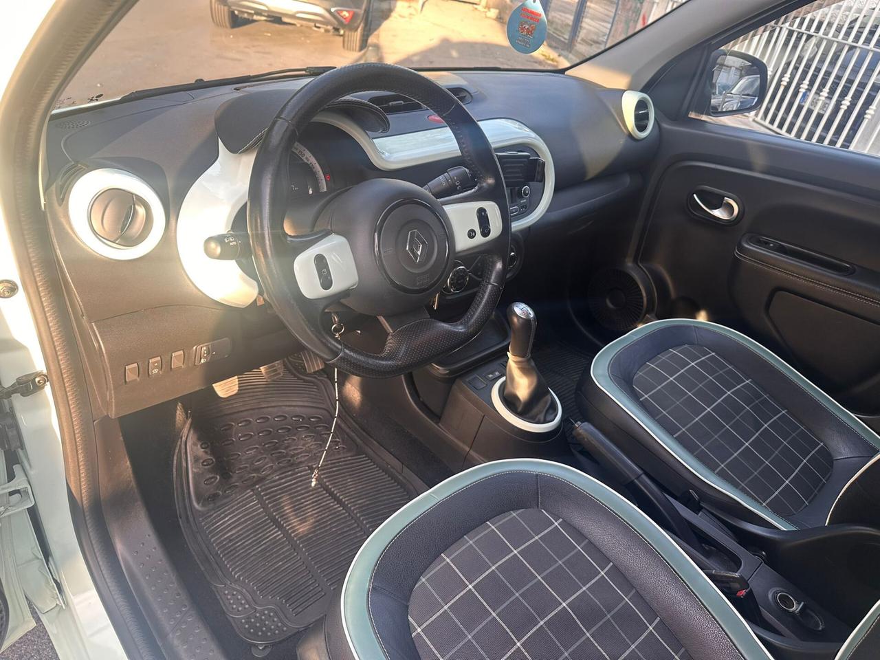 Renault Twingo SCe Stop&Start La Parisienne