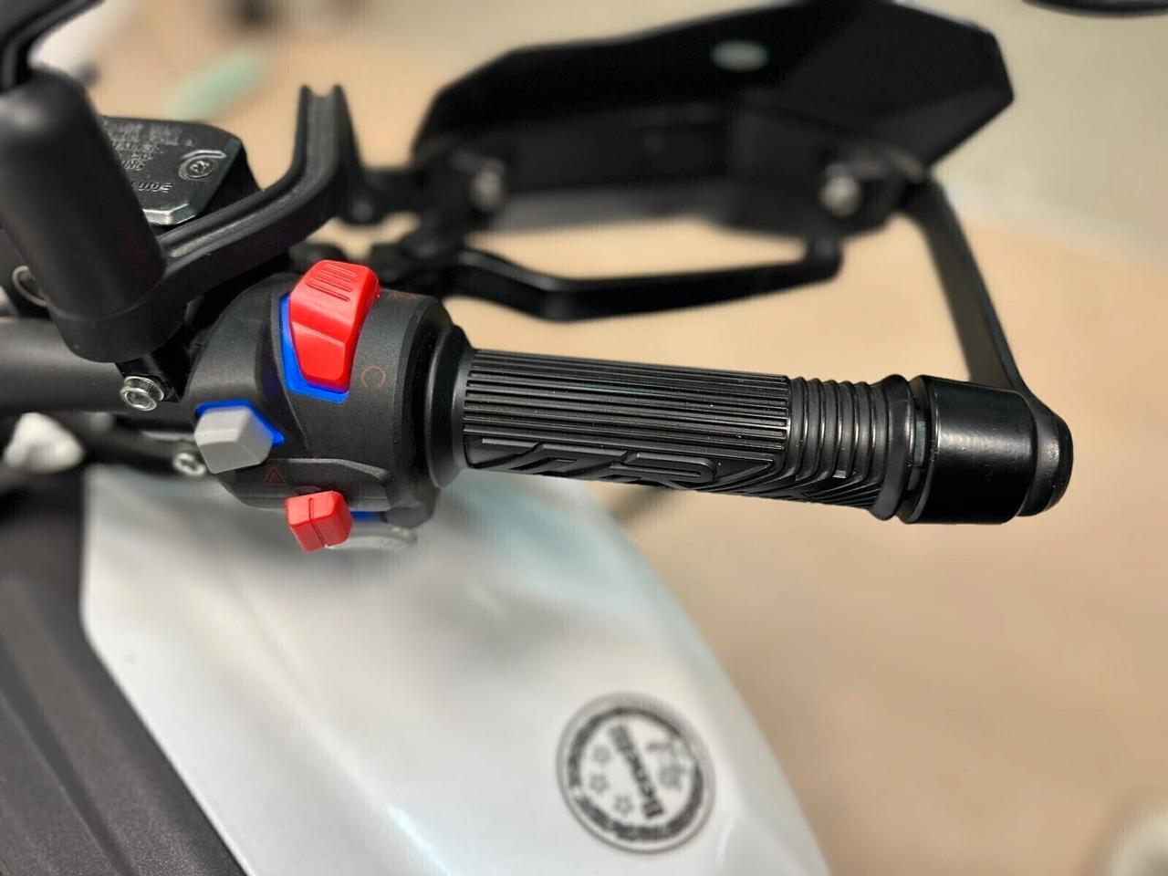 BENELLI TRK 502 X TRK502X + SET 3 VALIGE 2024