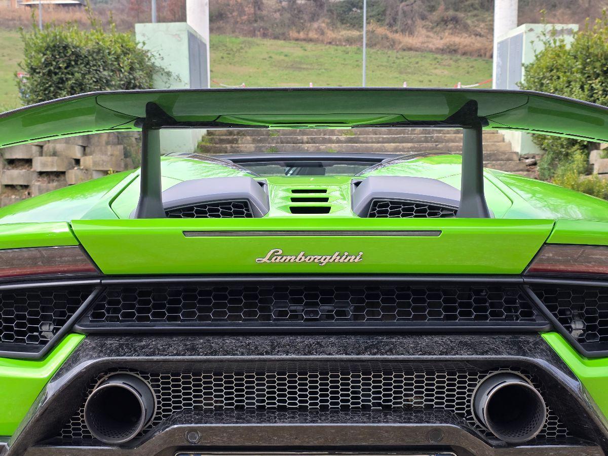 LAMBORGHINI HURACAN SPYDER PERFORMANTE NOLEGGIO