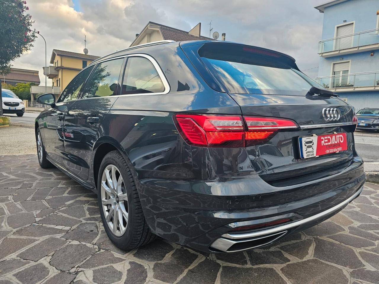 Audi A4 40 TDI quattro S tronic Business Advanced