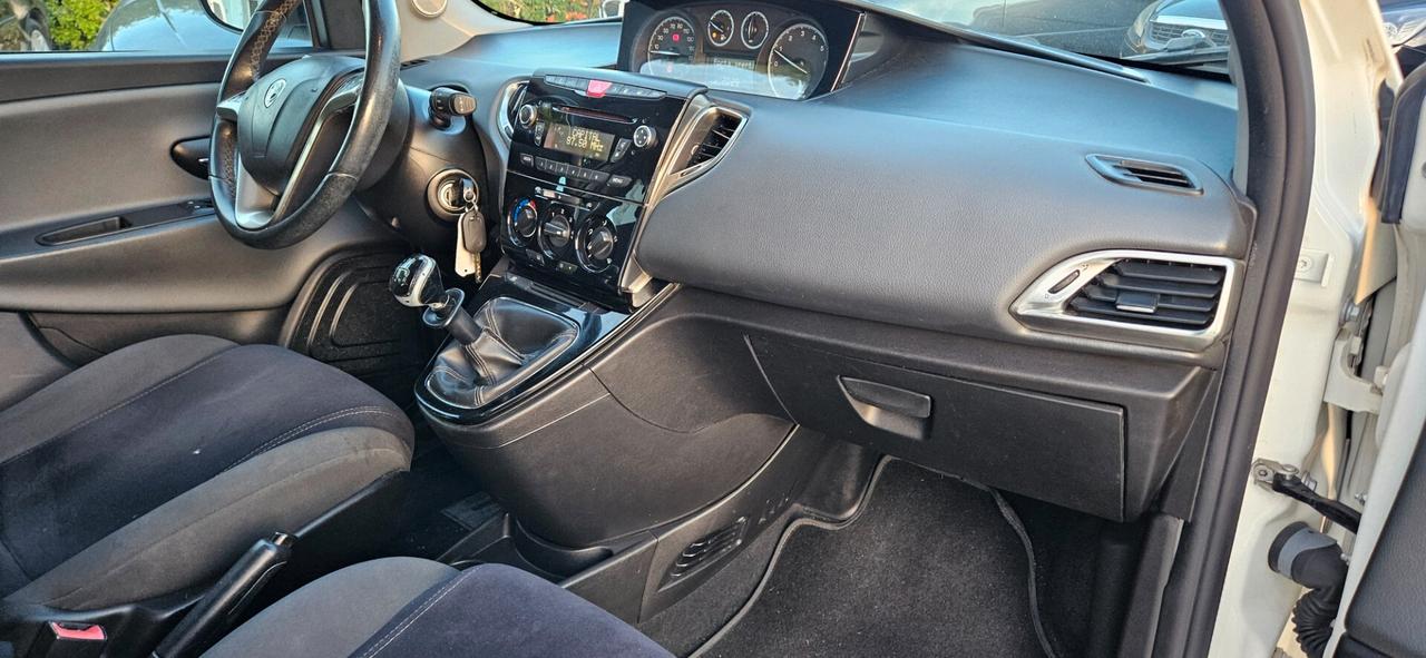 Lancia Ypsilon 1.2 69 CV 5 porte GPL Ecochic Silver