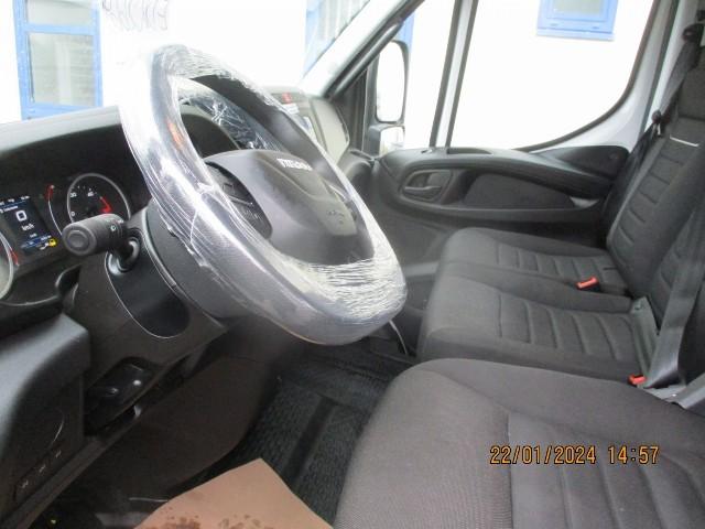 Iveco DAILY 70C18HA8/P BOX + SPONDA