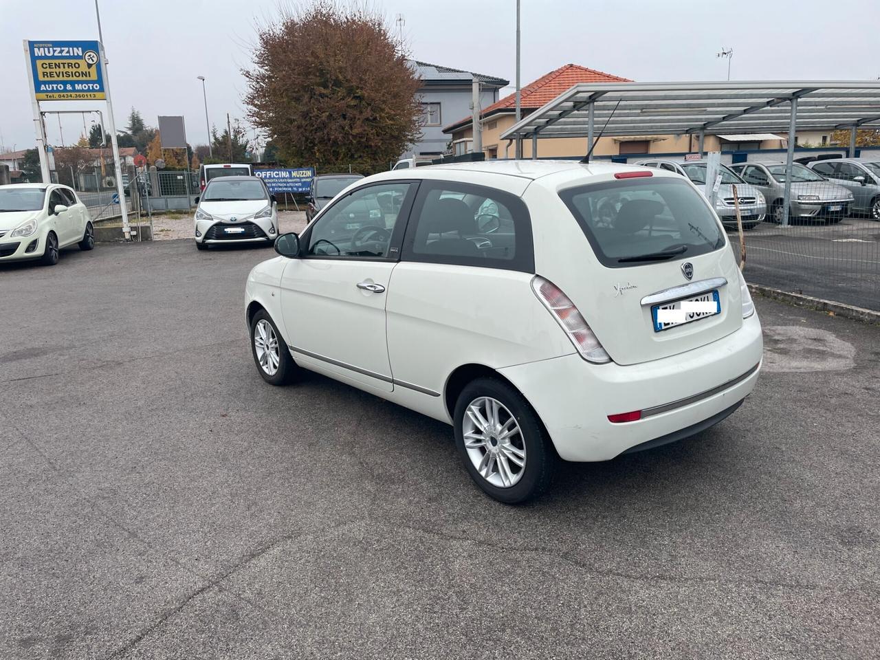 Lancia Ypsilon 1.3 MJT 75 CV Unyca