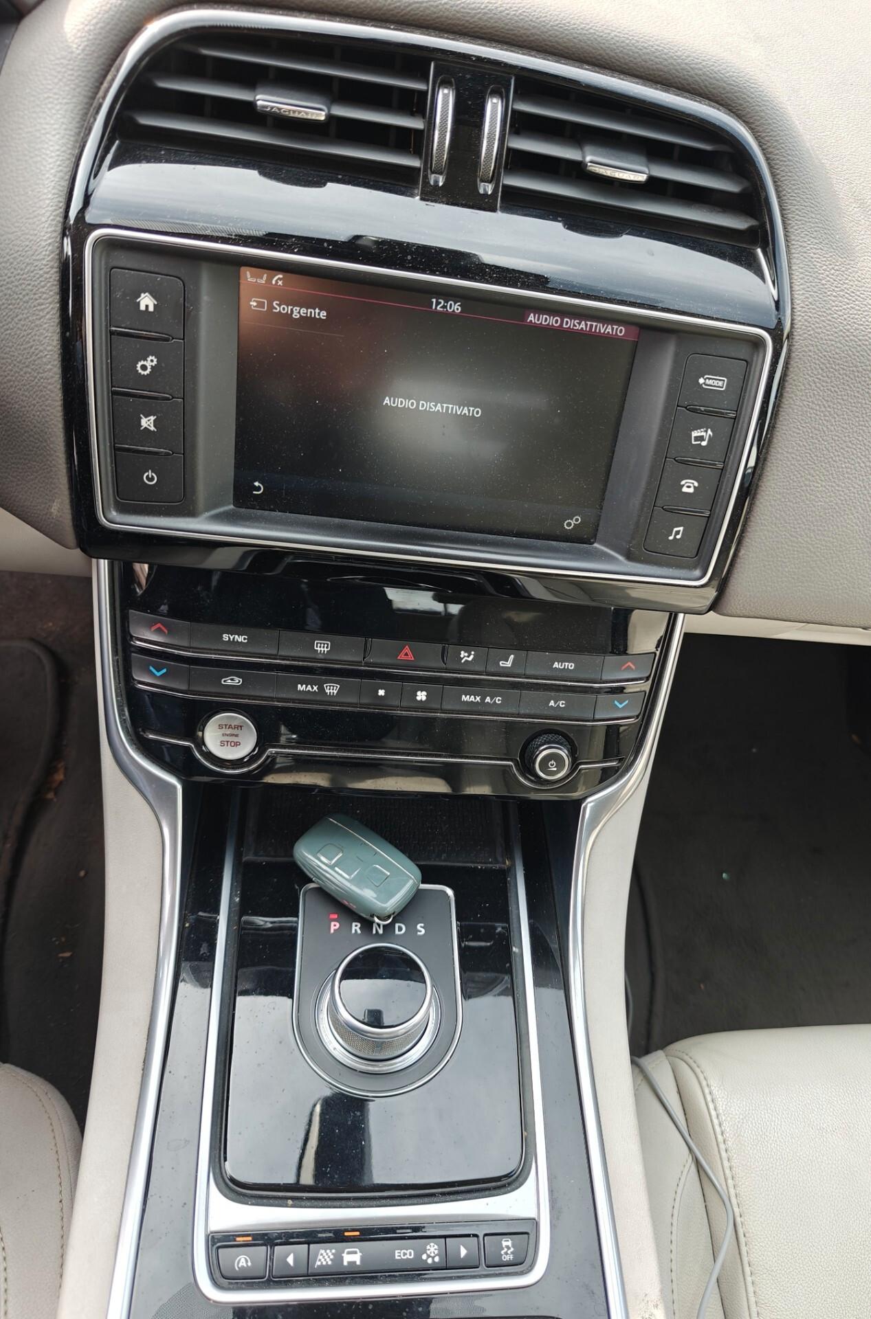 Jaguar XE 2.0 D Turbo 180CV aut. Portfolio (Avaria motore)