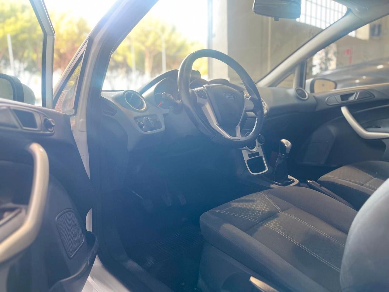 FORD FIESTA 1.2 60CV TITANIUM *UNICOPRO* *2012*