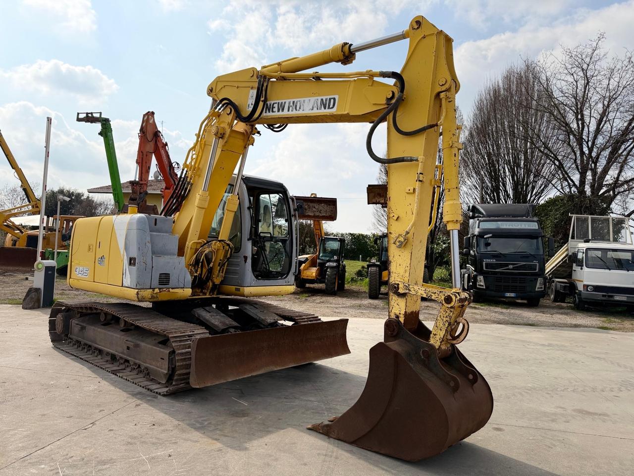 Escavatore NEW HOLLAND E145B TRIPLICE E LAMA