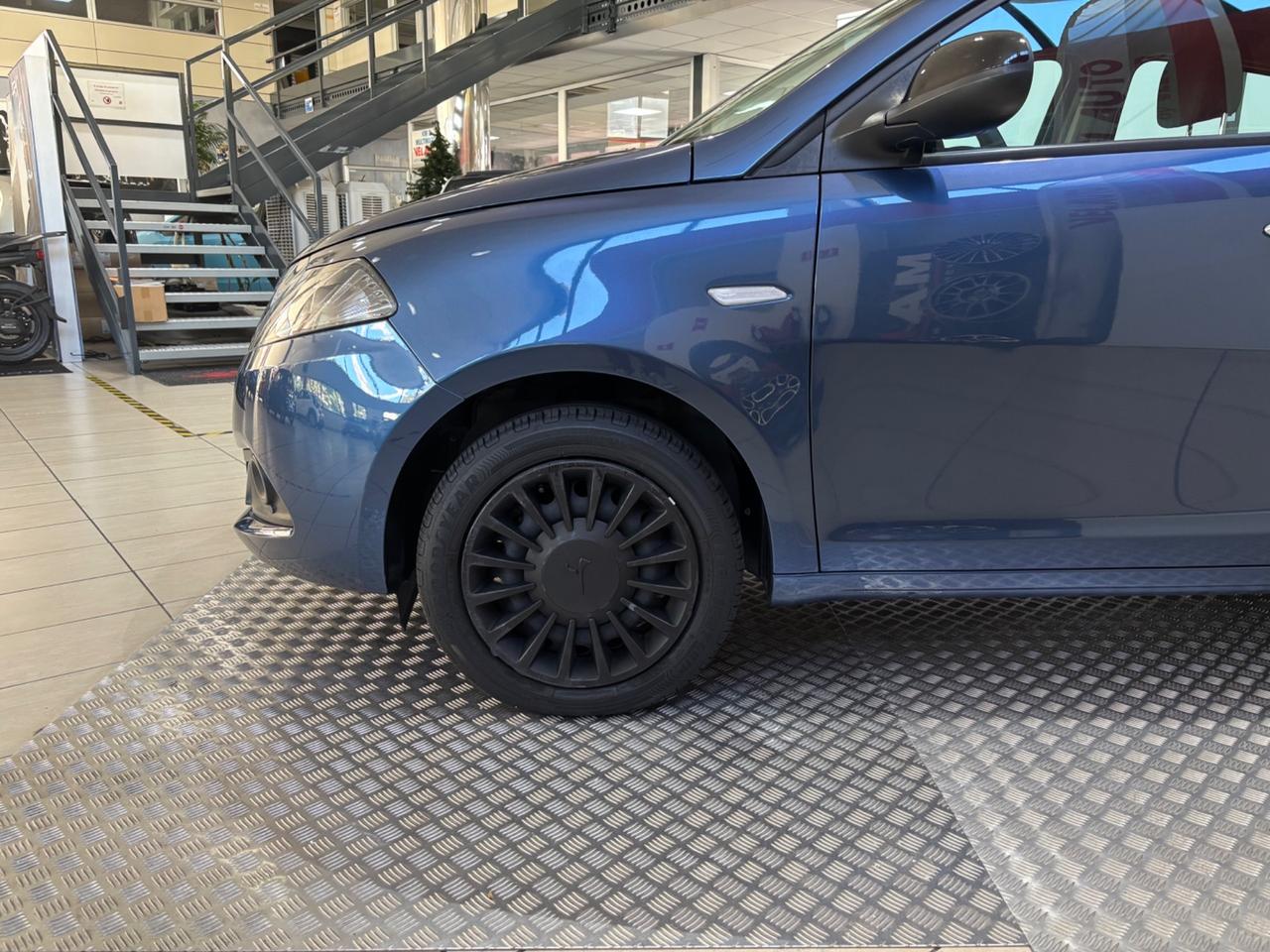 Lancia Ypsilon 1.0 FireFly 5 porte S&S Hybrid Ecochic Silver