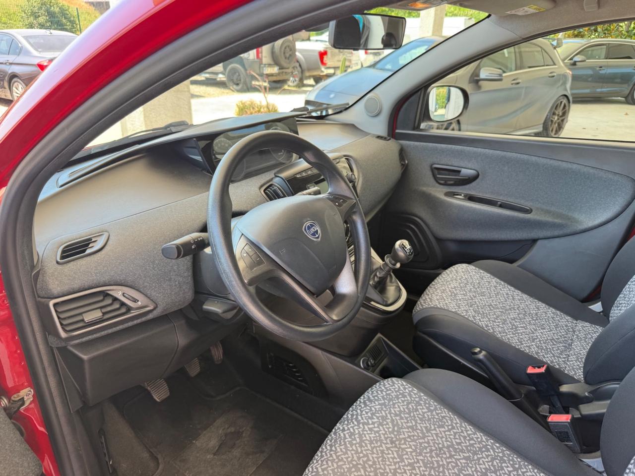 Lancia Ypsilon 1.0 FireFly 5 porte S&S Hybrid Ecochic Gold